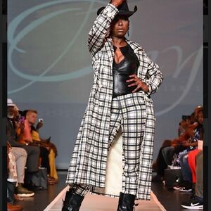 Chic Plaid Women's Cropped Pants & Coat Set